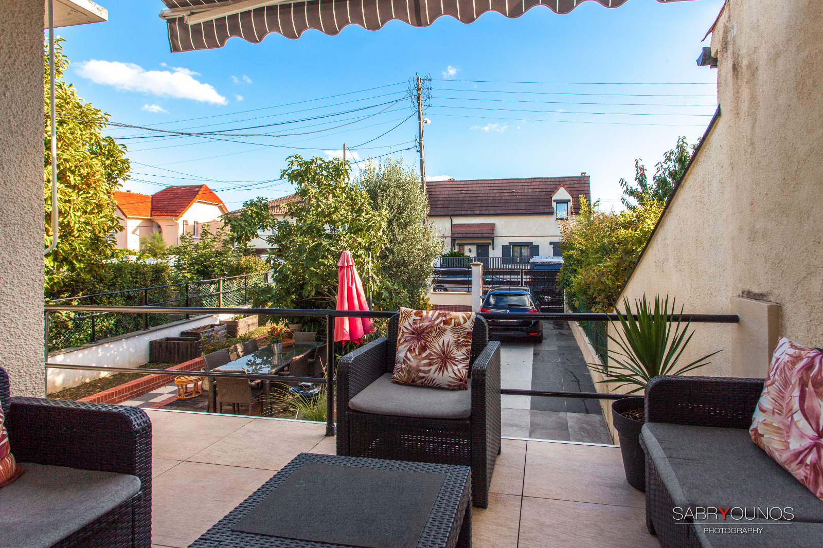 Maison avec terrasse — lumière naturelle — vue 3