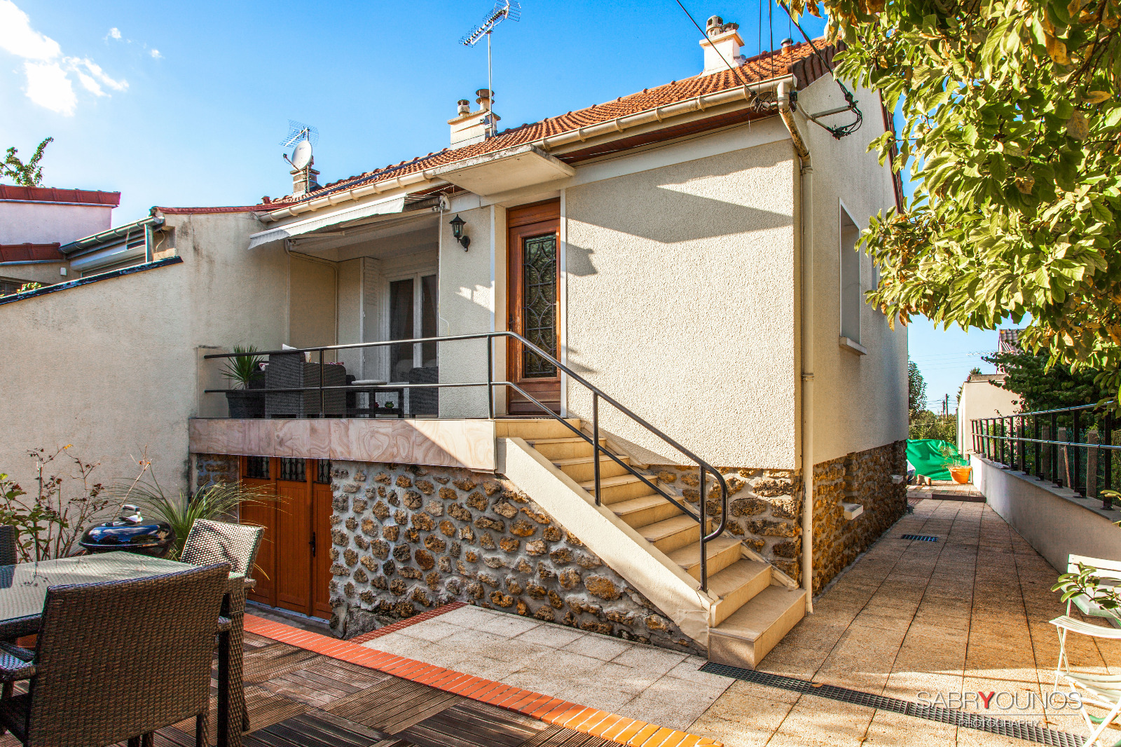 Maison avec terrasse — lumière naturelle — vue 2